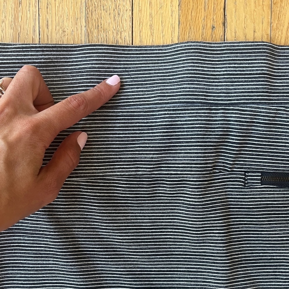 Athleta Grey and White Striped Skort - Picture 6 of 6